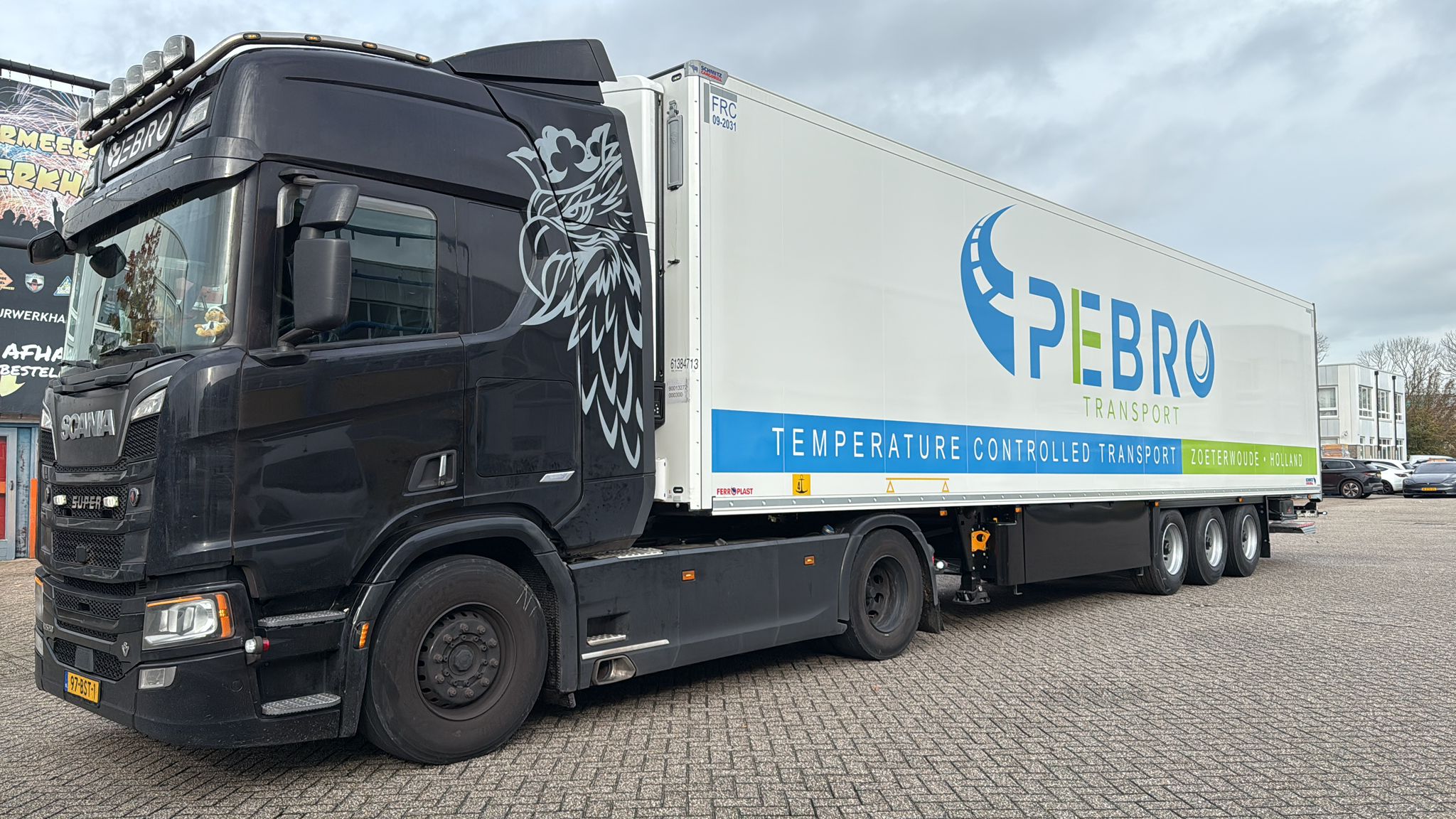 PeBro Transport vrachtwagen met eigen trailer